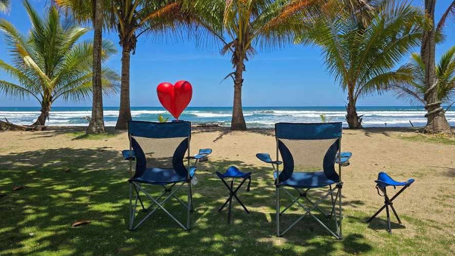 Alquiler vacacional casa de 4 dormitorios con piscina y frente al mar Playa San Miguel en Nandayure, Guanacaste