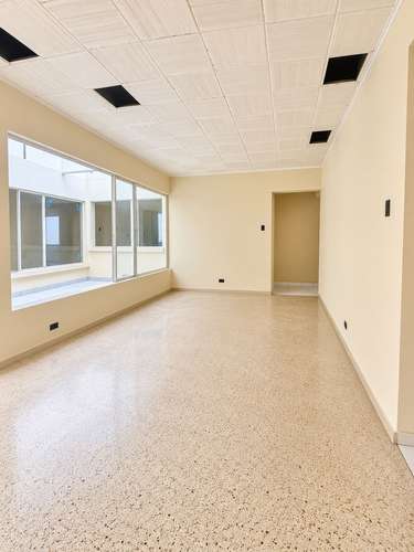 Propiedad de uso mixto de 685.71 m² en Hospital San José Capital