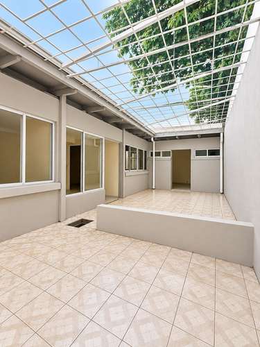 Propiedad de uso mixto de 685.71 m² en Hospital San José Capital