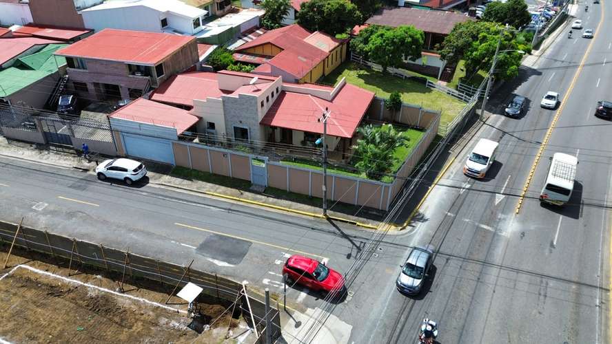 PROPIEDAD DE USO MIXTO EN HEREDIA | IDEAL PARA RESTAURANTE O COMERCIO