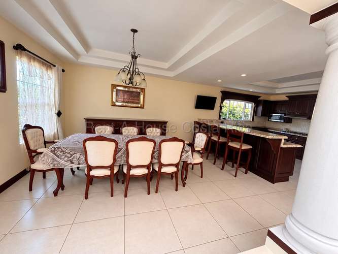 Elegancia y confort en exclusivo condominio de San Isidro de Heredia - Imagen 3
