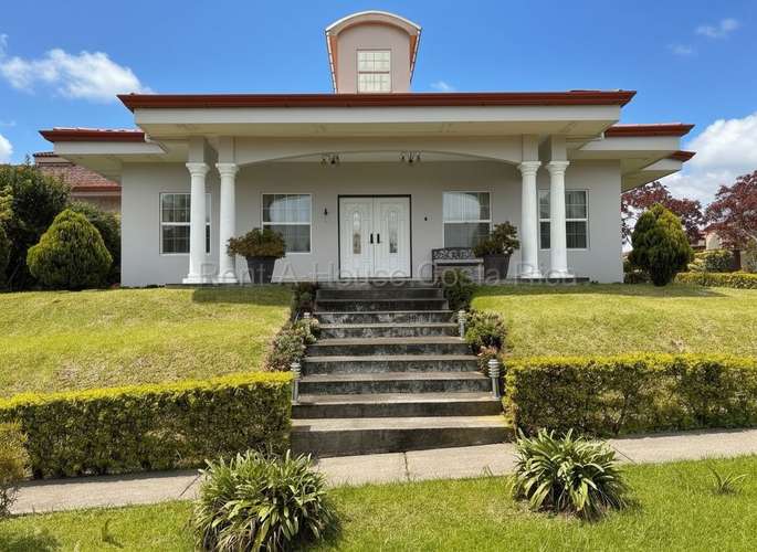 Elegancia y confort en exclusivo condominio de San Isidro de Heredia