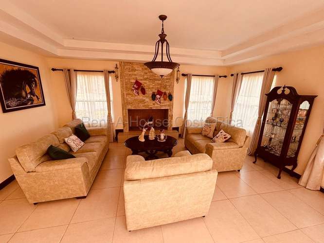Elegancia y confort en exclusivo condominio de San Isidro de Heredia - Imagen 2