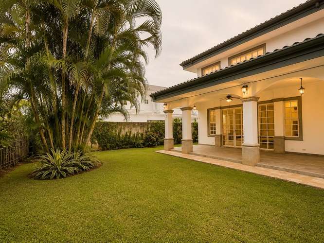 Amplia y hermosa casa en Residencial Santa Lucía - Imagen 19