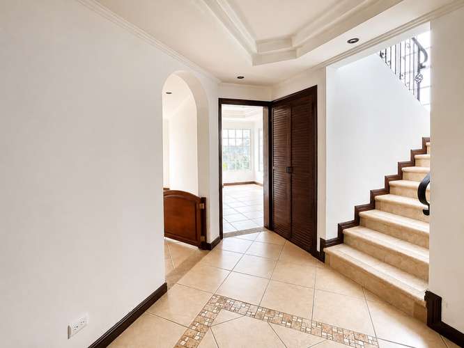 Amplia y hermosa casa en Residencial Santa Lucía - Imagen 5