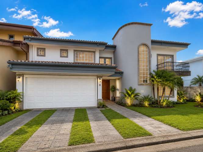 Amplia y hermosa casa en Residencial Santa Lucía