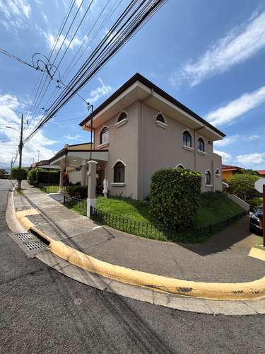 SE ALQUILA CASA GRANDE CON APARTAMENTO 5 HABITACIONES 4 BAÑOS  - Imagen 2