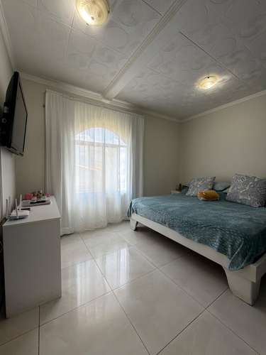 SE ALQUILA CASA GRANDE CON APARTAMENTO 5 HABITACIONES 4 BAÑOS  - Imagen 19