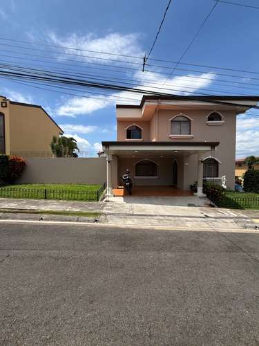 SE ALQUILA CASA GRANDE CON APARTAMENTO 5 HABITACIONES 4 BAÑOS 