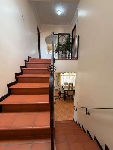 SE ALQUILA CASA GRANDE CON APARTAMENTO 5 HABITACIONES 4 BAÑOS  - Imagen 10