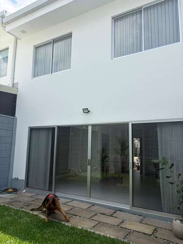 Hermosa casa en alquiler, condominio NAOS, San Joaquin de Flores, tres habitaciones - Imagen 10