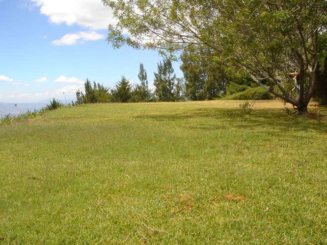SE VENDE hermosa propiedad de 10,446m2 en Santa Barbara de Heredia, con vistas increíbles.