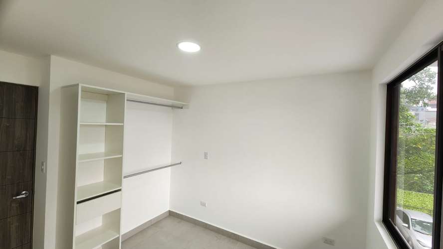 Casa moderna de 2 niveles en Condominio Brisas del Río, Alajuelita, con piscina y seguridad 24 horas - Imagen 14