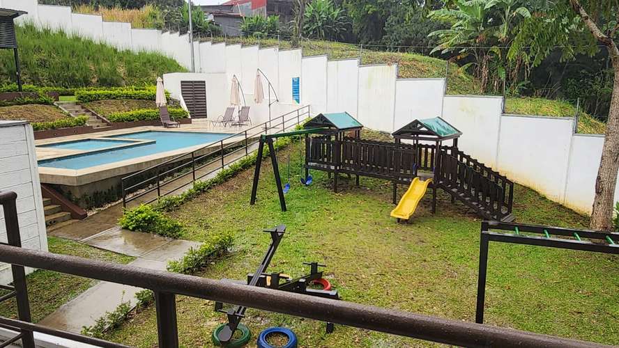 Casa moderna de 2 niveles en Condominio Brisas del Río, Alajuelita, con piscina y seguridad 24 horas - Imagen 20
