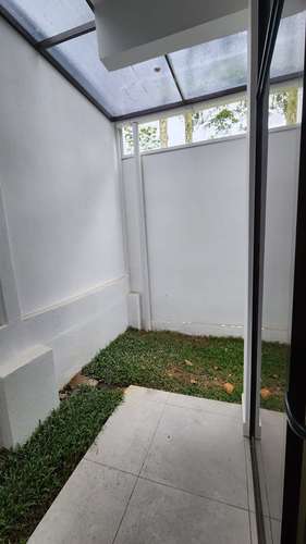 Casa moderna de 2 niveles en Condominio Brisas del Río, Alajuelita, con piscina y seguridad 24 horas - Imagen 13