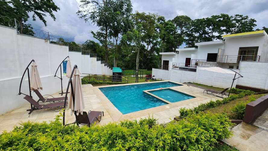 Casa moderna de 2 niveles en Condominio Brisas del Río, Alajuelita, con piscina y seguridad 24 horas - Imagen 18