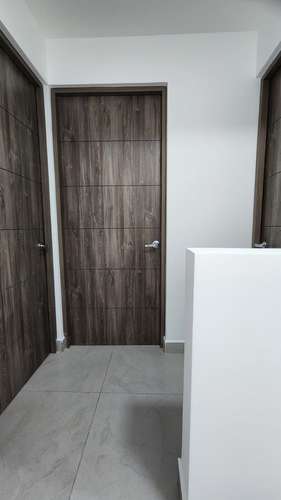 Casa moderna de 2 niveles en Condominio Brisas del Río, Alajuelita, con piscina y seguridad 24 horas - Imagen 5