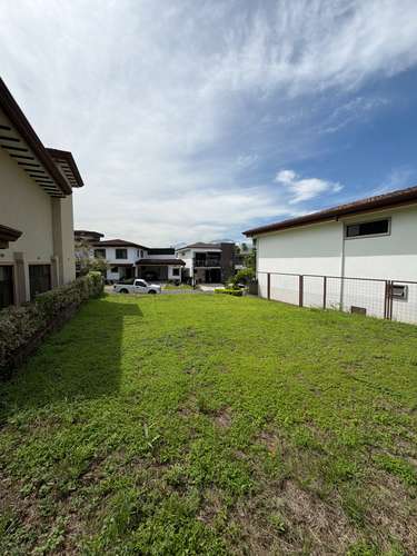 SE VENDE hermoso lote de 305m2  ¡Viví en Condominio Francosta, Barreal de Heredia! 