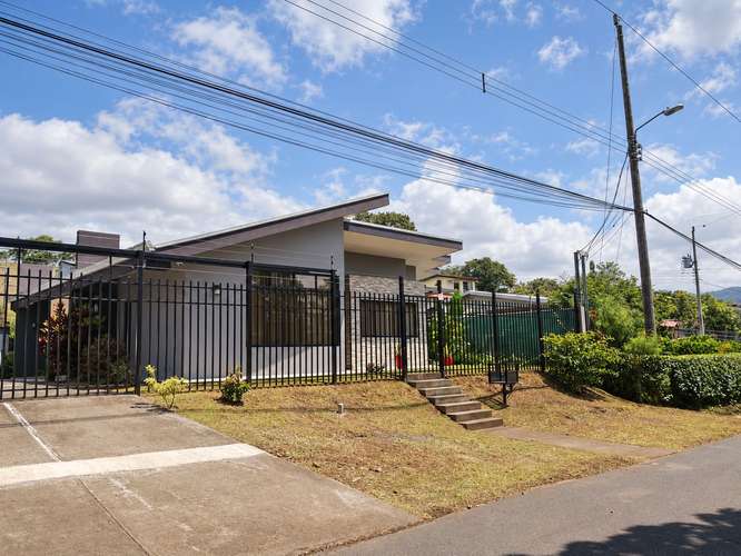 Casa moderna en Naranjo | Privacidad, seguridad y excelente ubicación