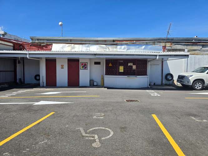 PARQUEO PUBLICO EN RENTA/VENTA una propiedad comercial de 600 m² multiples usos Barrio Amon  - Imagen 2
