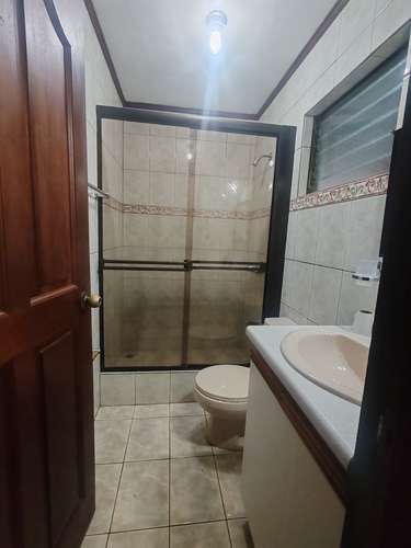 Alquiler bellisimo Apartamento primera planta Condominio selecto Curridabat - Imagen 5