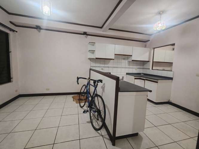 Alquiler bellisimo Apartamento primera planta Condominio selecto Curridabat - Imagen 2