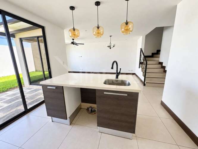  Venta de Casa En Condominio Parques del Sol - Imagen 5