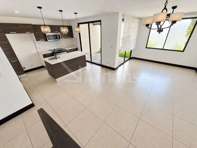  Venta de Casa En Condominio Parques del Sol - Imagen 2