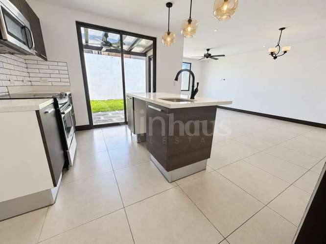  Venta de Casa En Condominio Parques del Sol - Imagen 4
