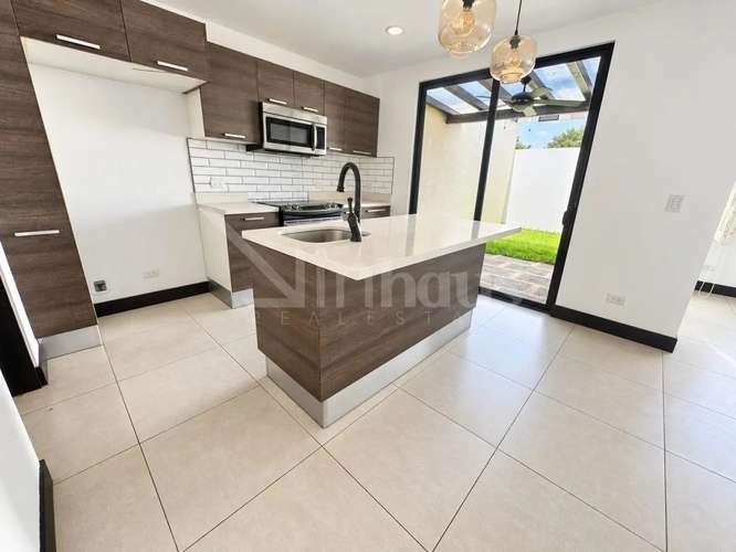  Venta de Casa En Condominio Parques del Sol - Imagen 3