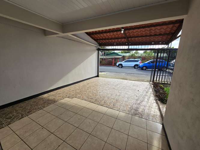 ALQUILER DE CASA EN SAN JOAQUIN, BARRIO SANTA MARTA - Imagen 4