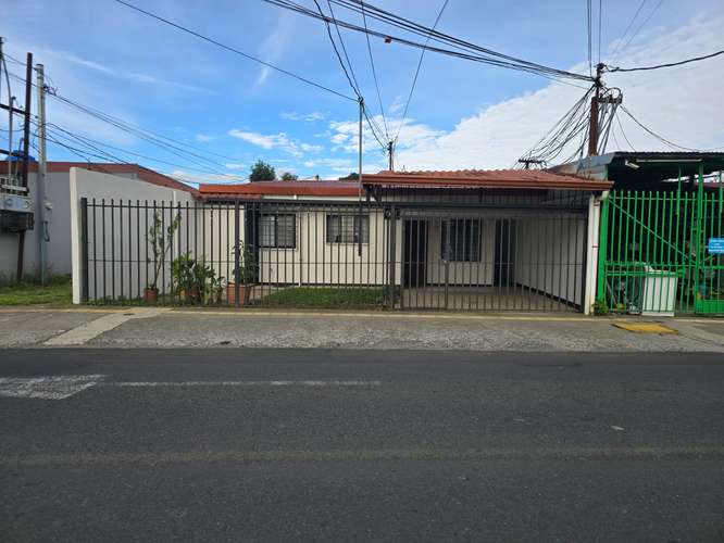 ALQUILER DE CASA EN SAN JOAQUIN, BARRIO SANTA MARTA