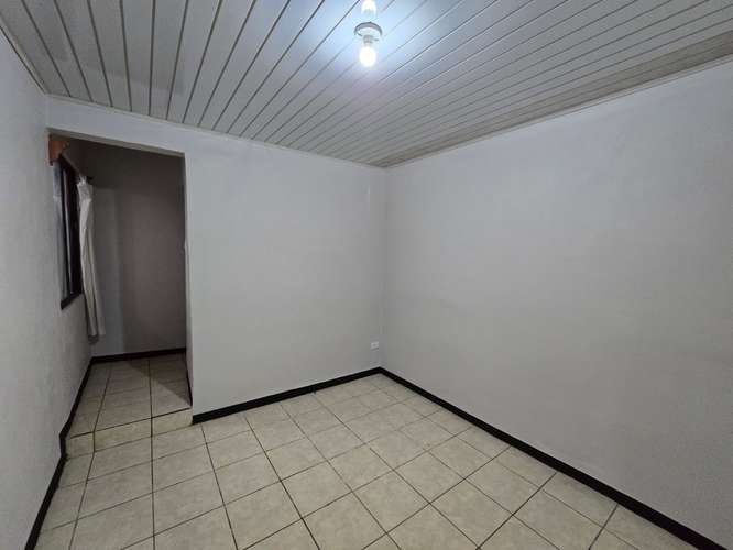 ALQUILER DE CASA EN SAN JOAQUIN, BARRIO SANTA MARTA - Imagen 8