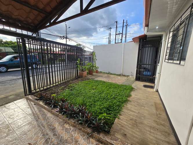 ALQUILER DE CASA EN SAN JOAQUIN, BARRIO SANTA MARTA - Imagen 2