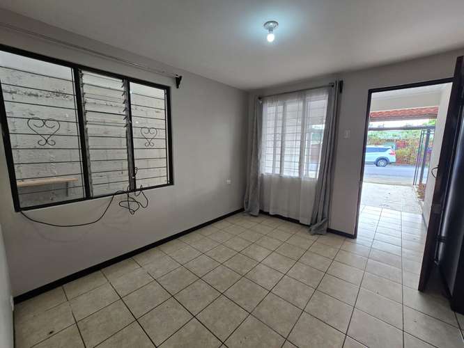 ALQUILER DE CASA EN SAN JOAQUIN, BARRIO SANTA MARTA - Imagen 7