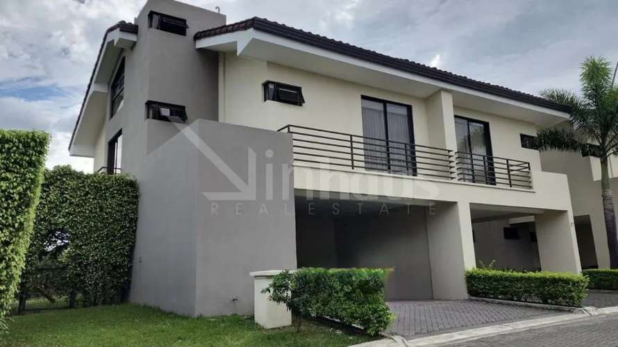 Alquiler de casa  Esquinera en Condominio Parques del Sol