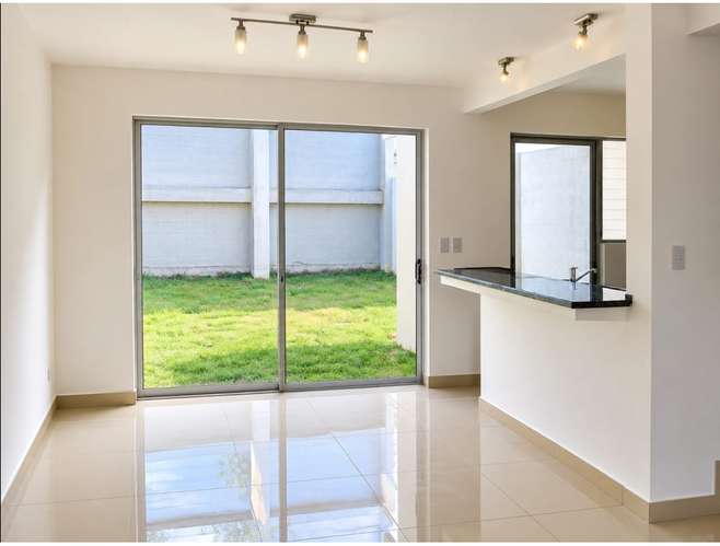  CASA DE DOS NIVELES EN ALQUILER | CONDOMINIO BARLOVE / 3 HABITACIONES / 2 BAÑOS / 2 PARQUEOS - Imagen 2