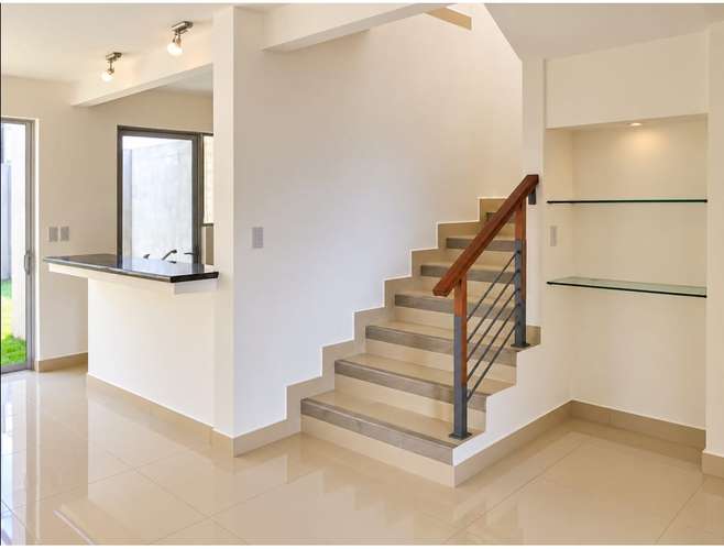  CASA DE DOS NIVELES EN ALQUILER | CONDOMINIO BARLOVE / 3 HABITACIONES / 2 BAÑOS / 2 PARQUEOS - Imagen 3
