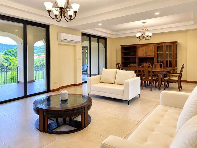 Casa amueblada en alquiler con terraza y vista al campo de golf