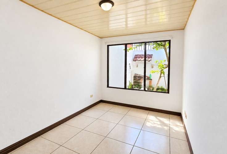 Venta de Casa de un nivel en Residencial Omega, La Unión: 3 dormitorios, jardín y fácil acceso. - Imagen 5