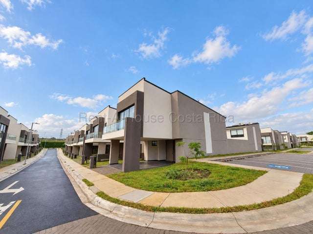 Alquiler de Casa en Lindora Village-Pozos de Santa Ana RZ