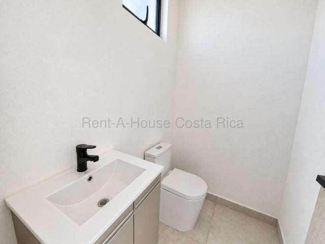 Alquiler de Casa en Lindora Village-Pozos de Santa Ana RZ