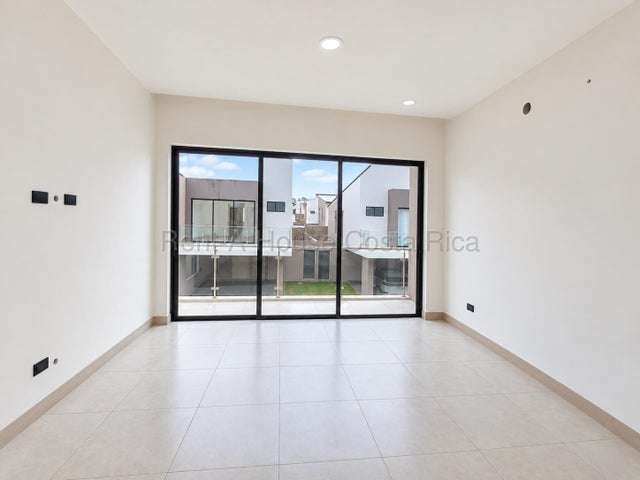 Alquiler de Casa en Lindora Village-Pozos de Santa Ana RZ