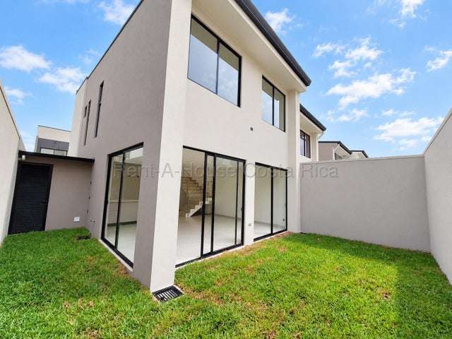 Alquiler de Casa en Lindora Village-Pozos de Santa Ana RZ