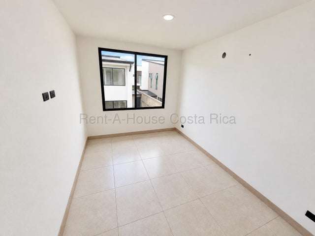 Alquiler de Casa en Lindora Village-Pozos de Santa Ana RZ