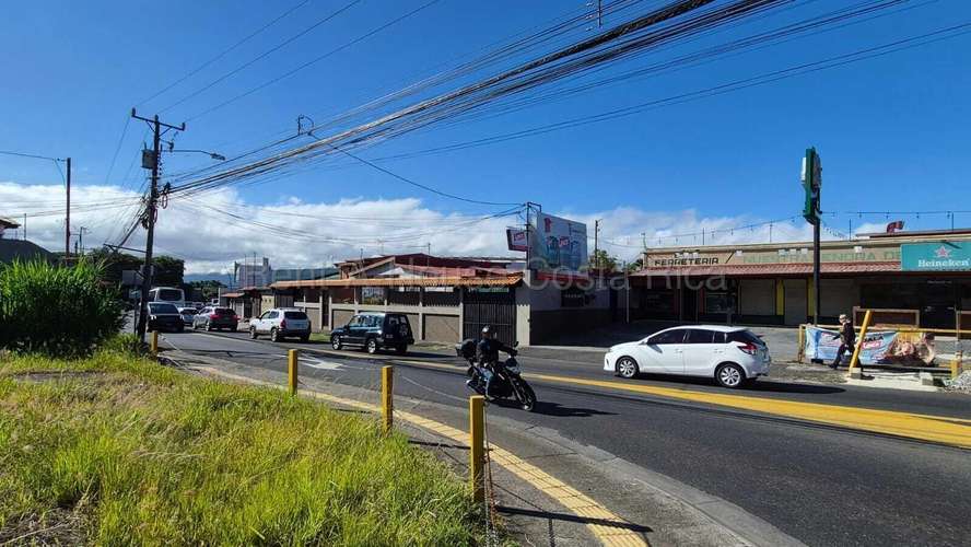 Lote comercial esquinero en San Pablo de Heredia 27-351