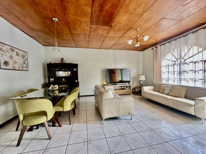 Paso Ancho - Casa de 3 habitaciones de un nivel - Súper ubicada - Alto potencial - Imagen 2