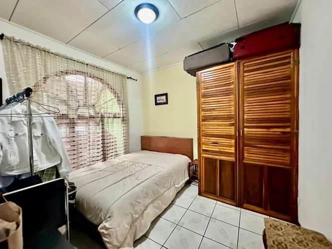 Paso Ancho - Casa de 3 habitaciones de un nivel - Súper ubicada - Alto potencial - Imagen 12
