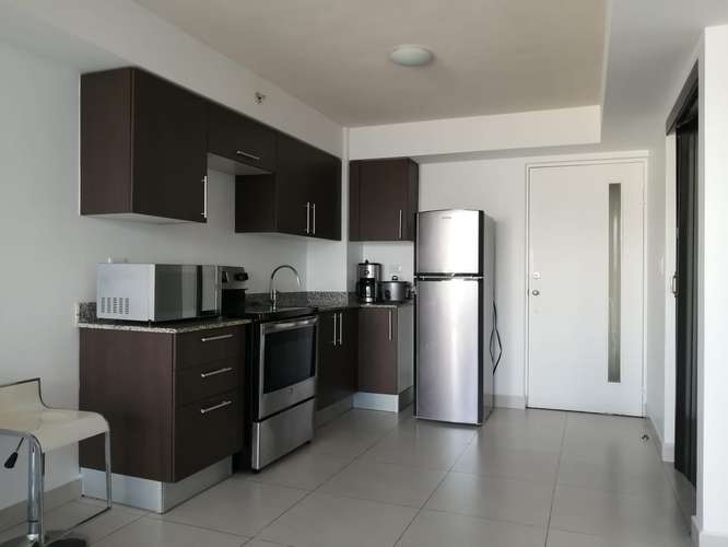 Apartamento en Condominio amobaldo y equipado, 2 dormitorios, 2 baños