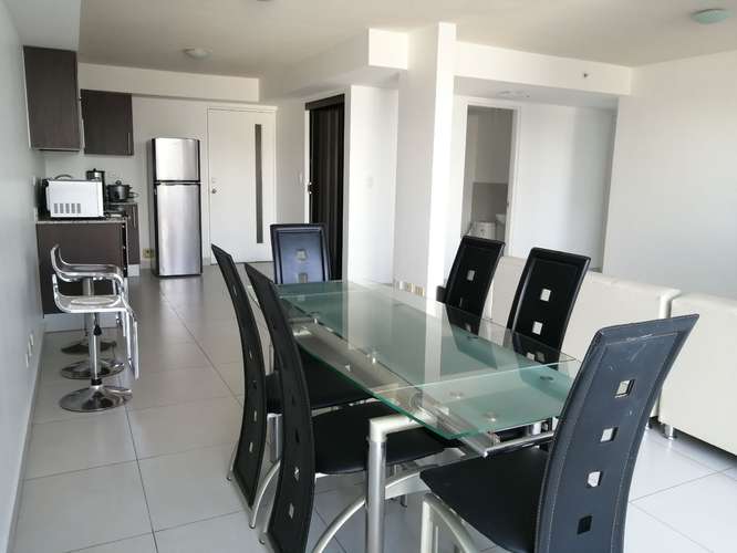 Apartamento en Condominio amobaldo y equipado, 2 dormitorios, 2 baños